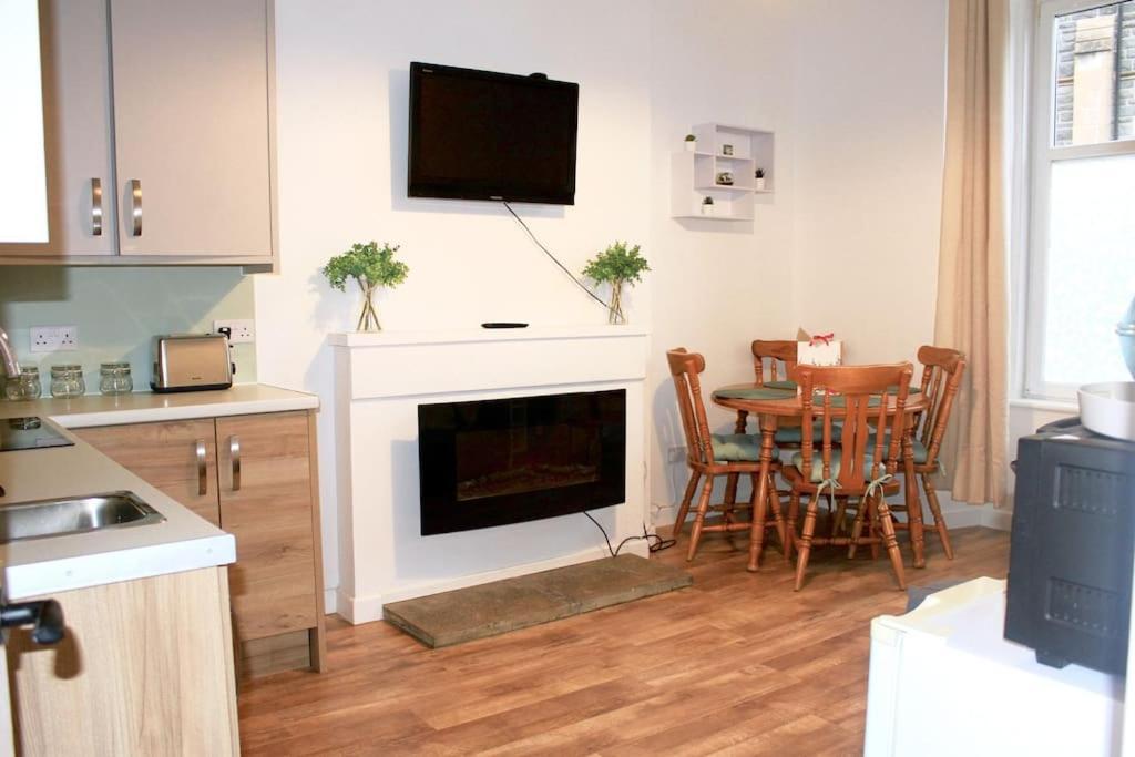 Flat 12A - Central, Modern, Bright Apartment With Free Wifi Oban Bagian luar foto