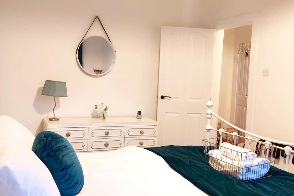 Flat 12A - Central, Modern, Bright Apartment With Free Wifi Oban Bagian luar foto