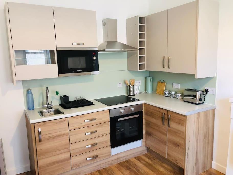 Flat 12A - Central, Modern, Bright Apartment With Free Wifi Oban Bagian luar foto