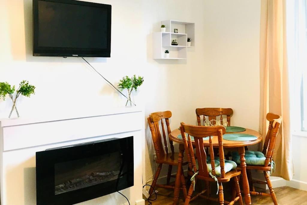 Flat 12A - Central, Modern, Bright Apartment With Free Wifi Oban Bagian luar foto